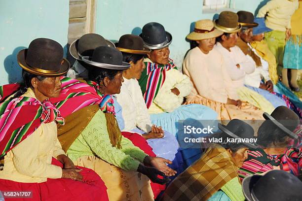 Aymara Mujeres Disfrutar De Bailes Tradicionales En Festival Morenada Foto de stock y más banco de imágenes de Bolivia
