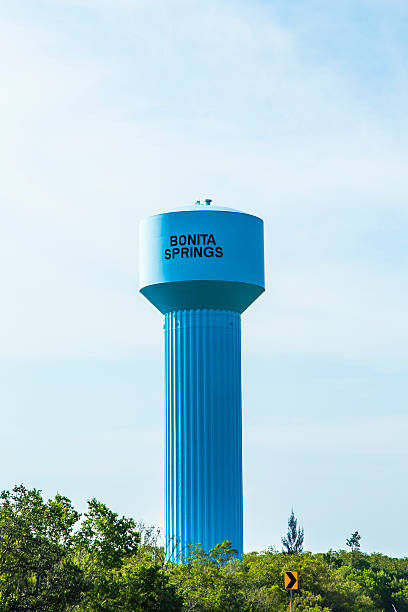 ブルーペインティッドウォータータワー - bonita springs ストックフォトと画像