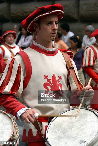 Calcio Storico Fiorentino - Fotografie stock e altre immagini di Abbigliamento - Abbigliamento, Batterista, Calcio - Sport