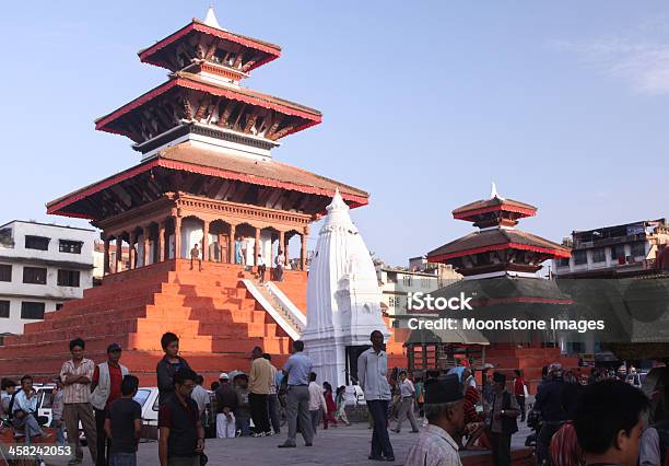 Praça Durbar De Katmandu Nepal - Fotografias de stock e mais imagens de Ao Ar Livre - Ao Ar Livre, Arquitetura, Budismo