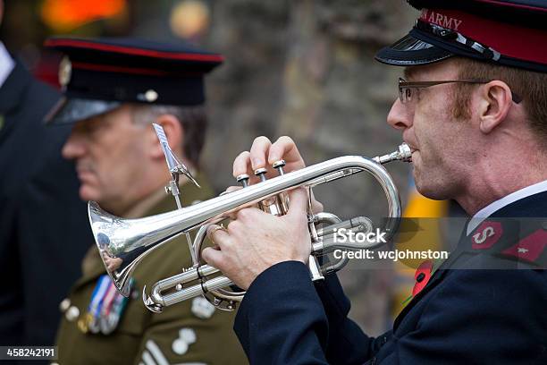 Salvación Ejército Trompetista Jugar El Último Foto de stock y más banco de imágenes de Salvation Army - Salvation Army, Trompeta, Amapola - Planta