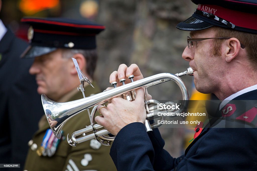 Армии спасения Trumpeter играет на Последнее сообщение - Стоковые фото Salvation Army роялти-фри