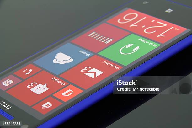 Photo libre de droit de Windows Phone 8 banque d'images et plus d'images libres de droit de Bleu - Bleu, Communication sans fil, Dispositif portable