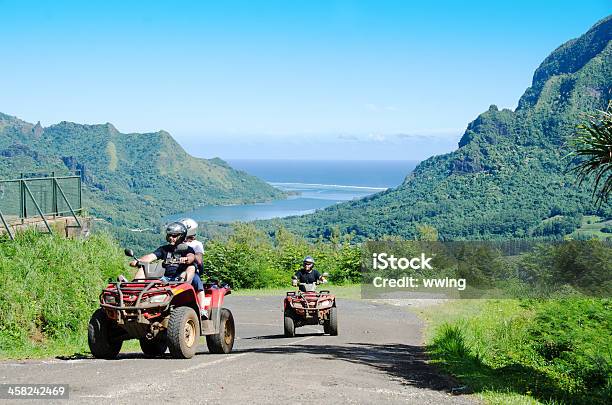 Belvedere Scenic Ver E Quadríceps Moorea - Fotografias de stock e mais imagens de Quad Bike - Quad Bike, Tropical, Moorea