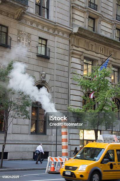 Foto de Sauna A Vapor Em Nova York e mais fotos de stock de Amarelo - Amarelo, Centro da cidade, Cidade