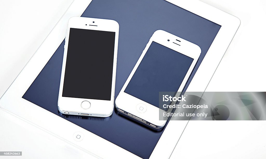 iPhone 5s, 4s y iPad - Foto de stock de Aplicación para móviles libre de derechos