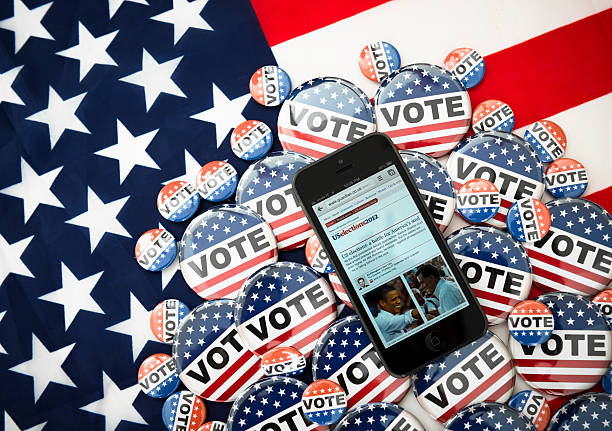 a eleição de 2012 com iphone 5 - mitt romney fotos - fotografias e filmes do acervo