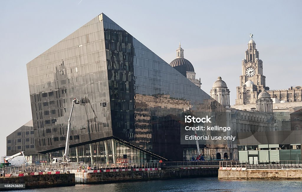 Vecchia e nuova architettura Liverpool, Regno Unito. - Foto stock royalty-free di Zona portuale di Liverpool
