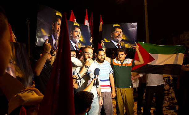 taksim square - protest turkey istanbul europe fotografías e imágenes de stock