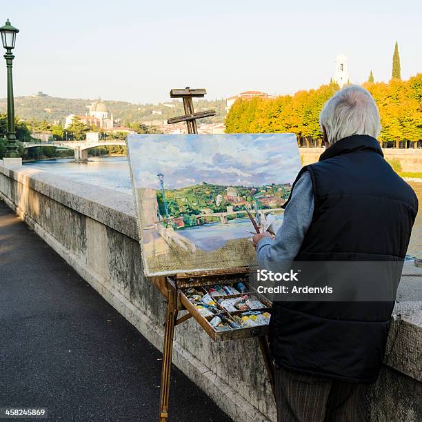 Street 페인터 쥠 Paintbrushes 및 그림 Verona 강에 대한 스톡 사진 및 기타 이미지 - 강, 거리 아티스트, 거리 예술