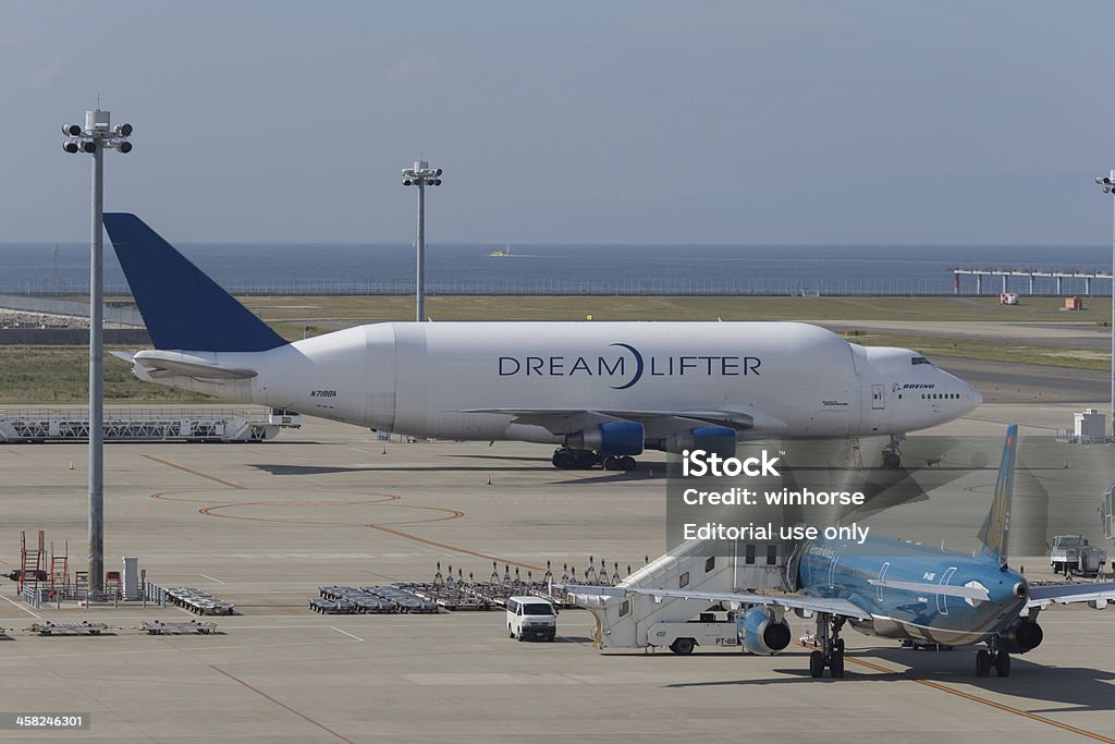 ボーイング 747 Dreamlifter /大きなカーゴ Freighter 日本で - ビジネスのロイヤリティフリーストックフォト