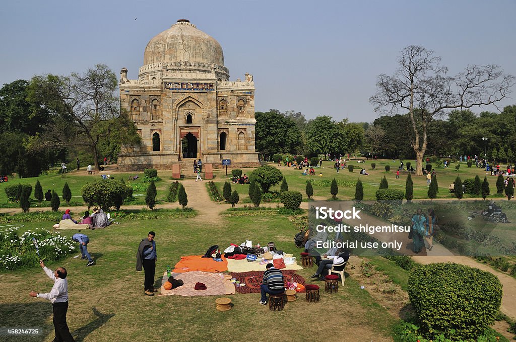 일요일 오후 Lodhi 가든 공원 New Delhi - 로열티 프리 관광 스톡 사진