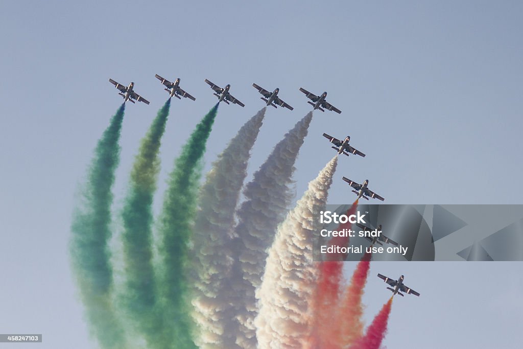 Zespół akrobacyjny Włoskich Sił Powietrznych - Zbiór zdjęć royalty-free (Zespół akrobacyjny Włoskich Sił Powietrznych)