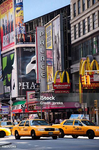 Times Square - Fotografias de stock e mais imagens de 7th Avenue - 7th Avenue, Cidade de Nova Iorque, Painel Publicitário