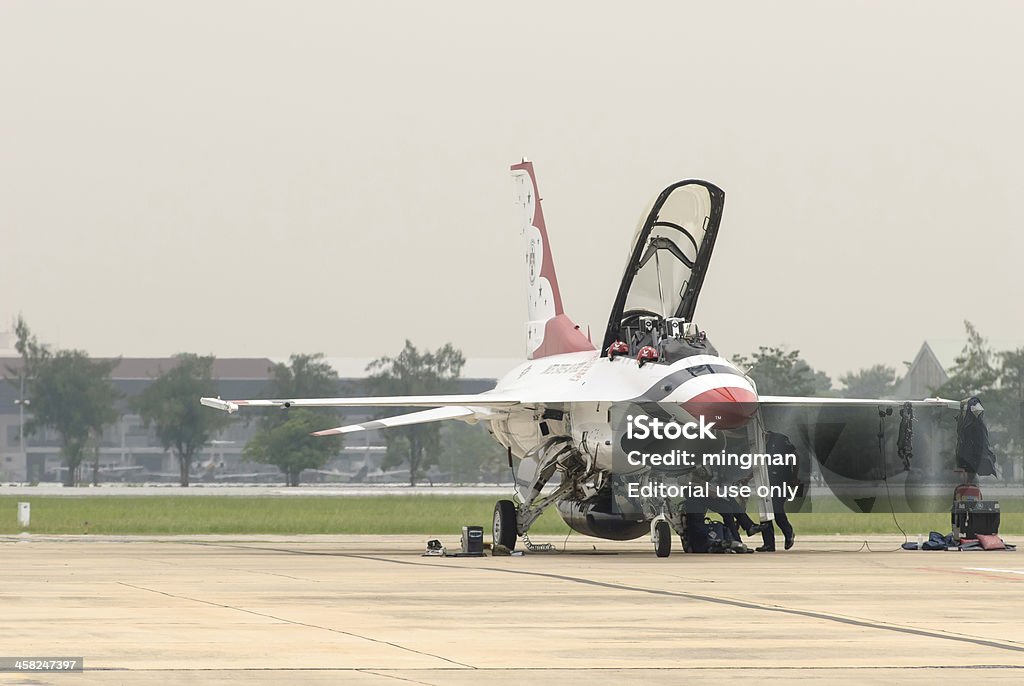 USAF Thunderbirds アクセス、離陸準備をした - アエロバティックスのロイヤリティフリーストックフォト