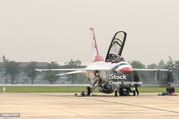 Usaf Thunderbirds 도출함 떠나라 위해 준비합니다 4가지 개체에 대한 스톡 사진 및 기타 이미지 - 4가지 개체, Airshow, F-16 파이팅 팰콘