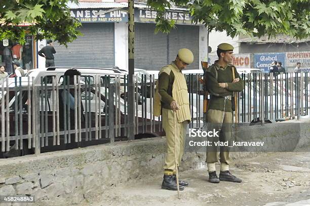 Indian Polizisten Auf Einer Straße Von Srinagar Kaschmir Indien Stockfoto und mehr Bilder von Heer