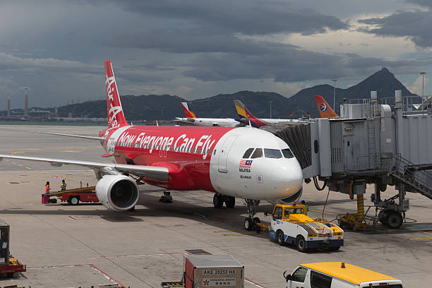 airasia airbus a320 - airbus named airline horizontal airplane fotografías e imágenes de stock