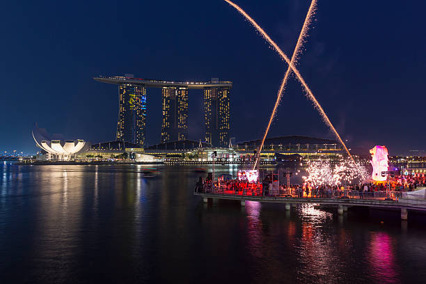 celebración. - merlion singapore marina bay lighting equipment fotografías e imágenes de stock