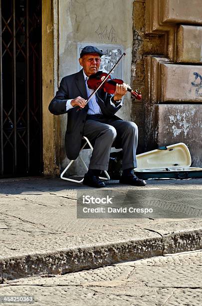 Homem A Jogar No Violino - Fotografias de stock e mais imagens de Brincar - Brincar, Itália, Músico de Rua