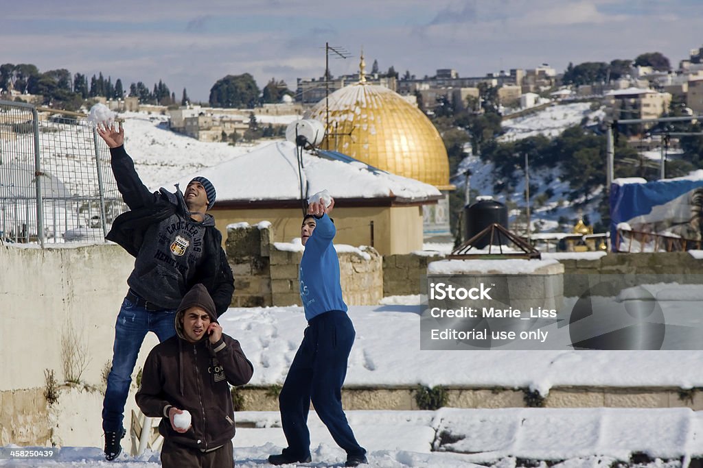 Palästina Teenager mit SCHNEEBÄLLE - Lizenzfrei Jerusalem Stock-Foto