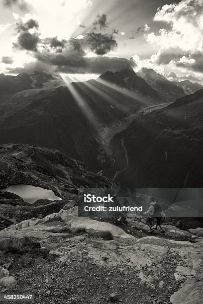 Disminuir La Montaña Foto de stock y más banco de imágenes de Aire libre - Aire libre, Alpes Europeos, Alpes franceses