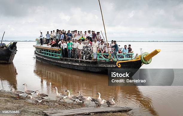 Congestionamento Ferryboat Jorhat Assam Índia - Fotografias de stock e mais imagens de Ao Ar Livre - Ao Ar Livre, Assam, Embarcação Comercial
