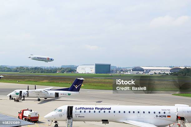 Flughafen Friedrichshafen Stockfoto und mehr Bilder von Friedrichshafen - Friedrichshafen, Handelsmesse, Passagierflugzeug