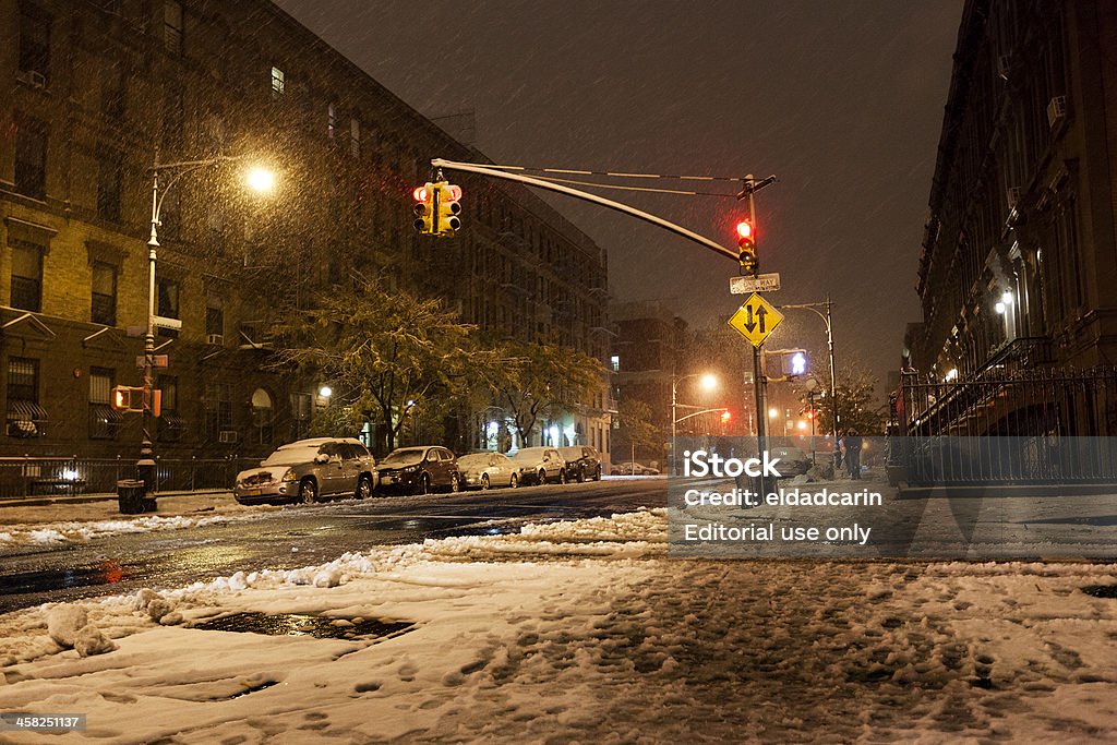 Neve em Manhattan Avenue Nova York - Foto de stock de Calçada royalty-free