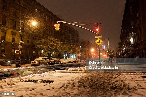 Снег На Манхэттен Ньюйорк Авеню — стоковые фотографии и другие картинки Асфальт - Асфальт, Большой город, Буря