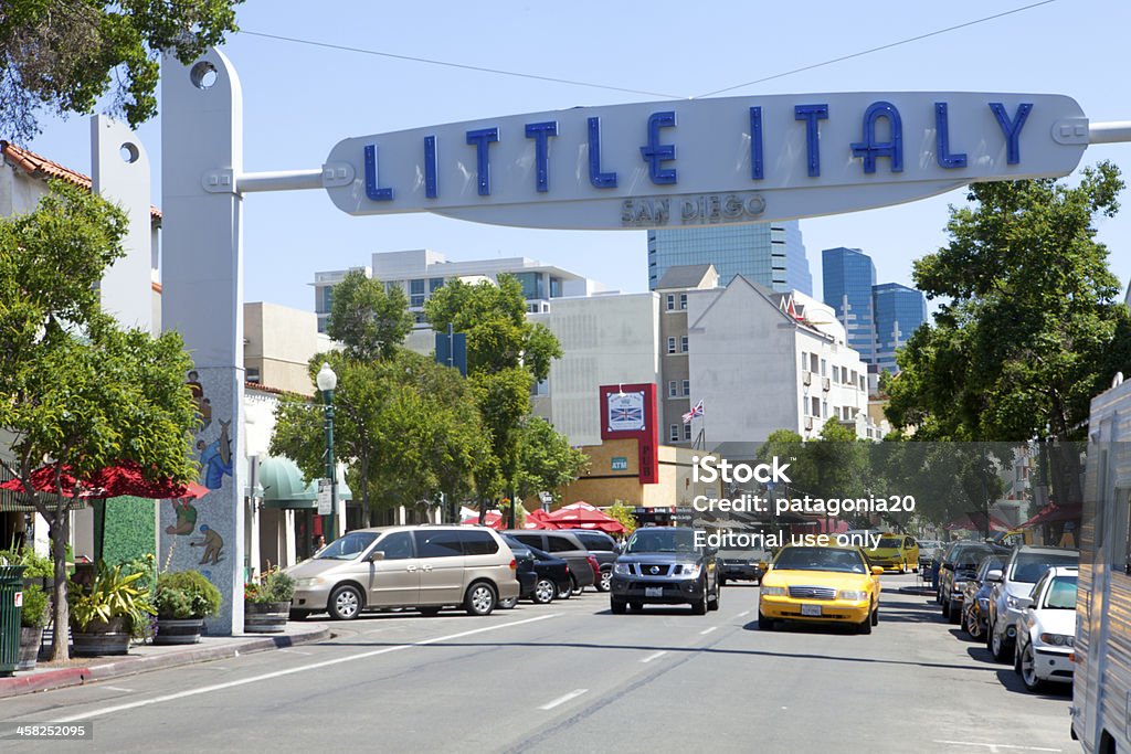 Сан-Диего's Little Italy Sign и улицы - Стоковые фото Сан-Диего роялти-фри