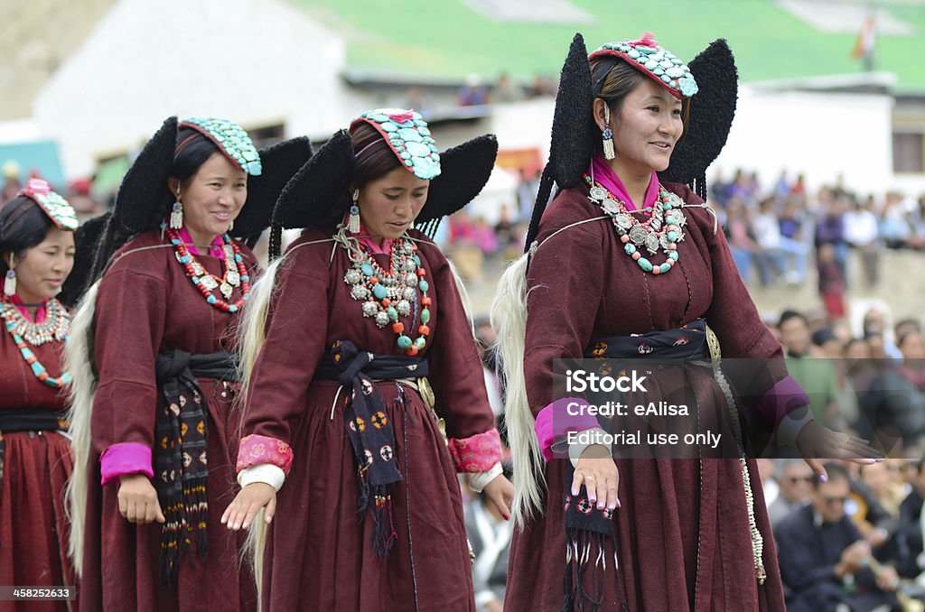 Danseurs en costumes historiques - Photo de Ladakh libre de droits