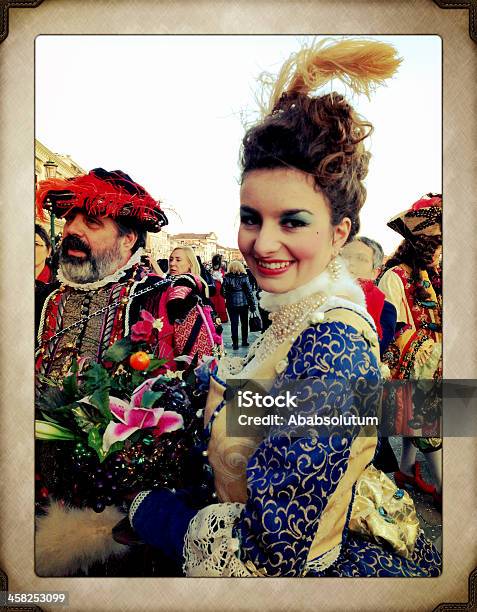 Frau Mit Bouquet Venice Carnival 2013 St Marks Square Italien Stockfoto und mehr Bilder von 2013