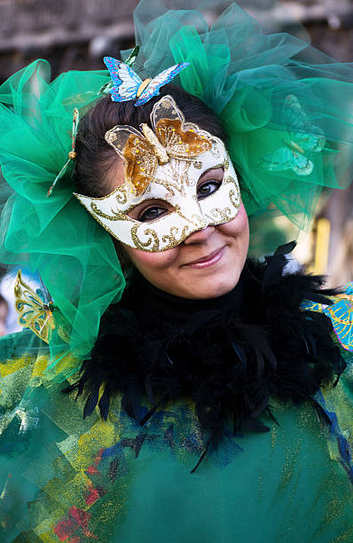 垂直のポートレート、バタフライベニスのカーニバルマスクで 2013 年 - mythology venice italy carnival mask ストックフォトと画像