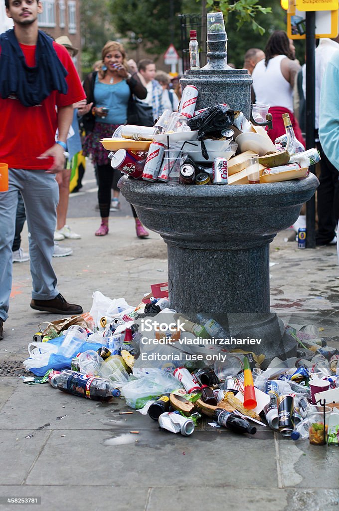 Rubbishes depois de carnaval - Foto de stock de Plástico royalty-free