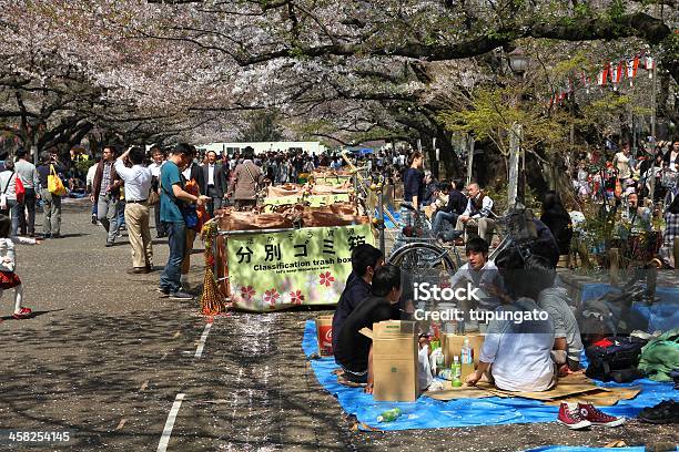 Sakura En Tokio Foto de stock y más banco de imágenes de Aire libre - Aire libre, Asia, Atestado