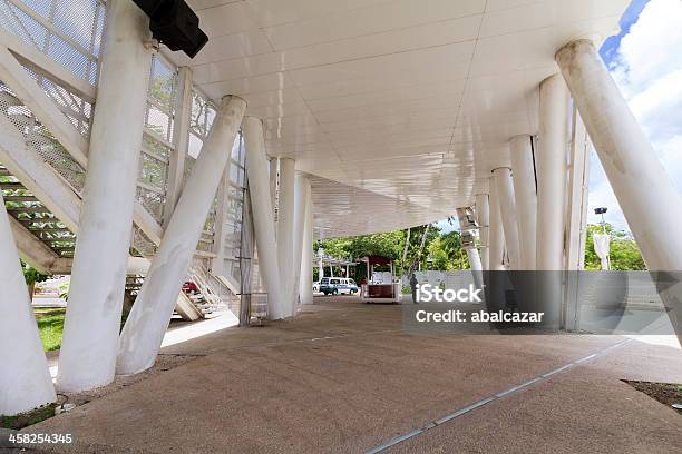 Photo libre de droit de Musée Surélevée À Villahermosa banque d'images et plus d'images libres de droit de Architecture - Architecture, Avenue, Balcon