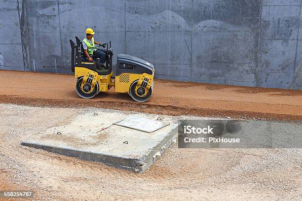 Photo libre de droit de Route De Montagne Au Travail banque d'images et plus d'images libres de droit de Bitumeuse - Bitumeuse, Chantier de construction, Construire