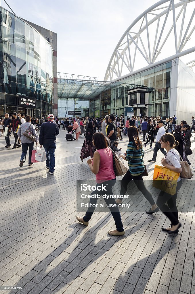 Los amantes de las compras en Birmingham, Inglaterra - Foto de stock de Birmingham - Condado de West Midlands libre de derechos