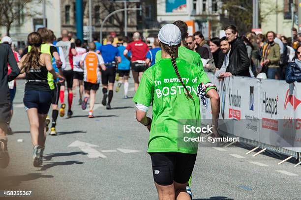 Foto de Corrida De Memória Das Vítimas Da Maratona De Boston De 2013 e mais fotos de stock de Maratona de Boston