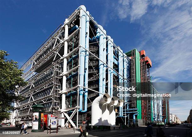 Foto de Centre Pompidou e mais fotos de stock de Centro Georges Pompidou - Centro Georges Pompidou, Georges Pompidou, Exterior de Prédio