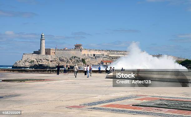 Quebrar Ondas Na Baía De Havana - Fotografias de stock e mais imagens de América Latina - América Latina, Castillo de San Salvador de La Punta, Fortaleza el Morro