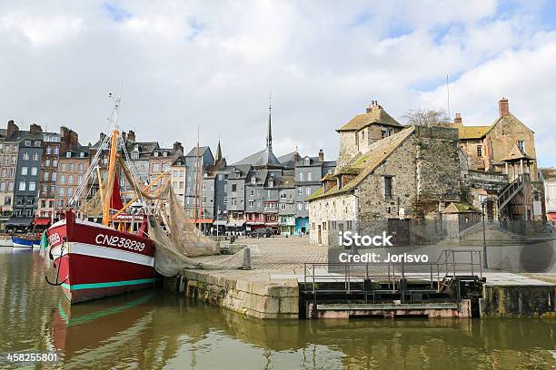 Honfleur - Fotografias de stock e mais imagens de Antigo - Antigo, Ao Ar Livre, Arquitetura