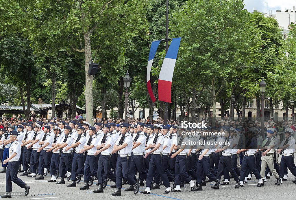 parade militaire en Fête du 14 juillet - Photo de Défiler libre de droits