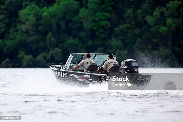 Condado De Guardia Sheriffs Bote Foto de stock y más banco de imágenes de Cuerpo de policía - Cuerpo de policía, Lago, Lancha motora