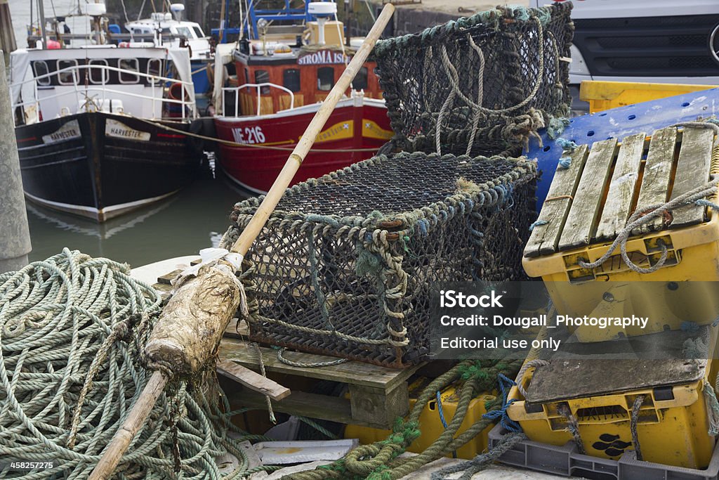 Bules de lagosta e pesca Barcos no porto comercial - Foto de stock de Armadilha para Apanhar Lagostas royalty-free