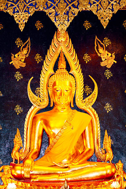 puro buddha dorato del phitsanoluk - editorial thailand spirituality gold foto e immagini stock