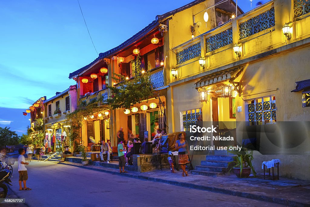 Iluminado edifícios de Hoi An, Vietname - Royalty-free Noite Foto de stock