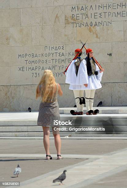 Presidenciais Tsoliades Guardagrécia - Fotografias de stock e mais imagens de Atenas - Grécia - Atenas - Grécia, Guarda de Honra - Soldado, Adulto