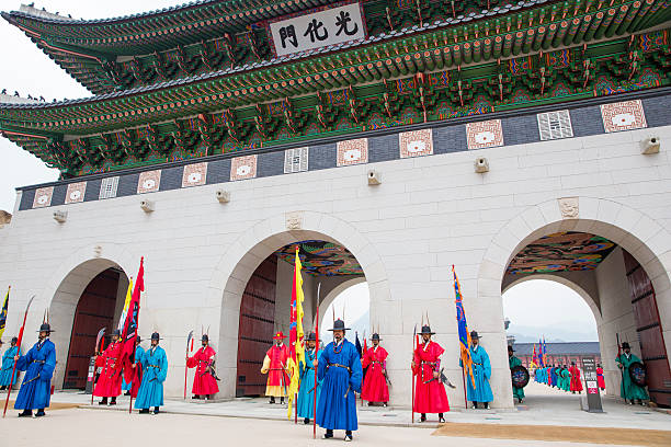 korean guarda real de gwanghwamun - built structure building exterior asian culture seoul - fotografias e filmes do acervo